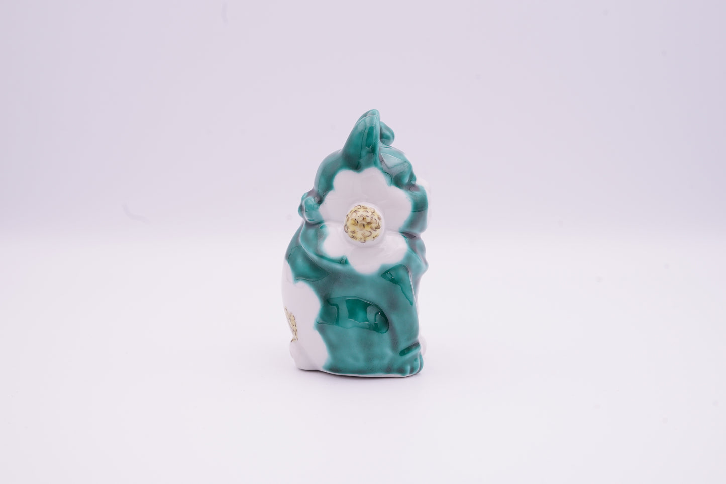 【侘月別注】九谷焼 招き猫 "乾山椿文(左手)" | Kutani Ware Maneki-Neko "Kenzan Camellia(left hand)"