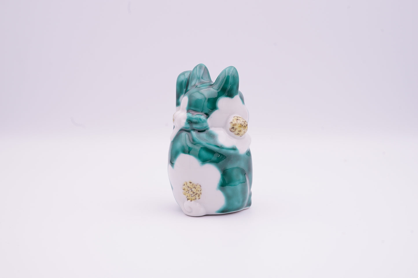 【侘月別注】九谷焼 招き猫 "乾山椿文(左手)" | Kutani Ware Maneki-Neko "Kenzan Camellia(left hand)"