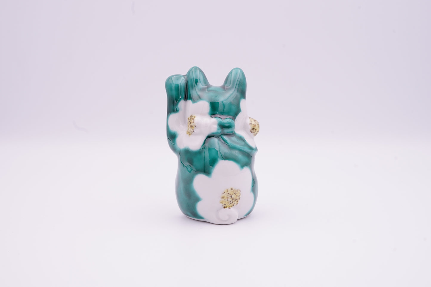 【侘月別注】九谷焼 招き猫 "乾山椿文(左手)" | Kutani Ware Maneki-Neko "Kenzan Camellia(left hand)"