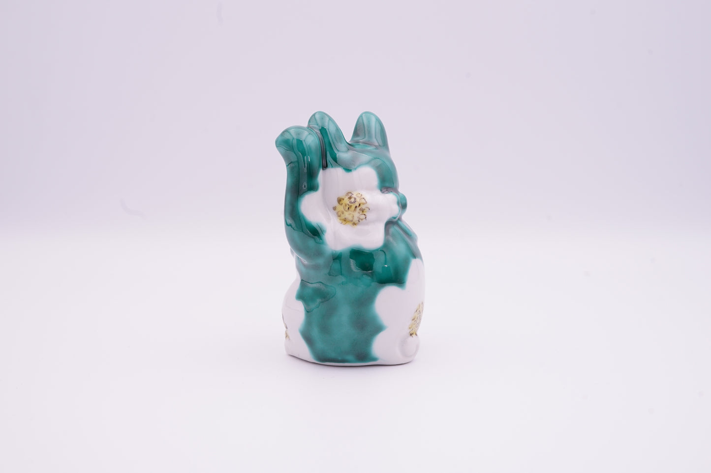【侘月別注】九谷焼 招き猫 "乾山椿文(左手)" | Kutani Ware Maneki-Neko "Kenzan Camellia(left hand)"