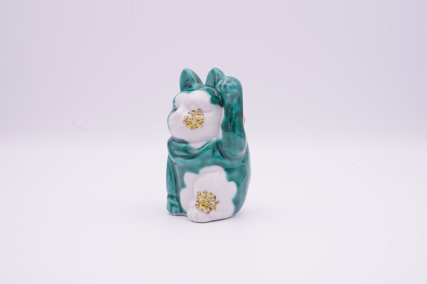 【侘月別注】九谷焼 招き猫 "乾山椿文(左手)" | Kutani Ware Maneki-Neko "Kenzan Camellia(left hand)"