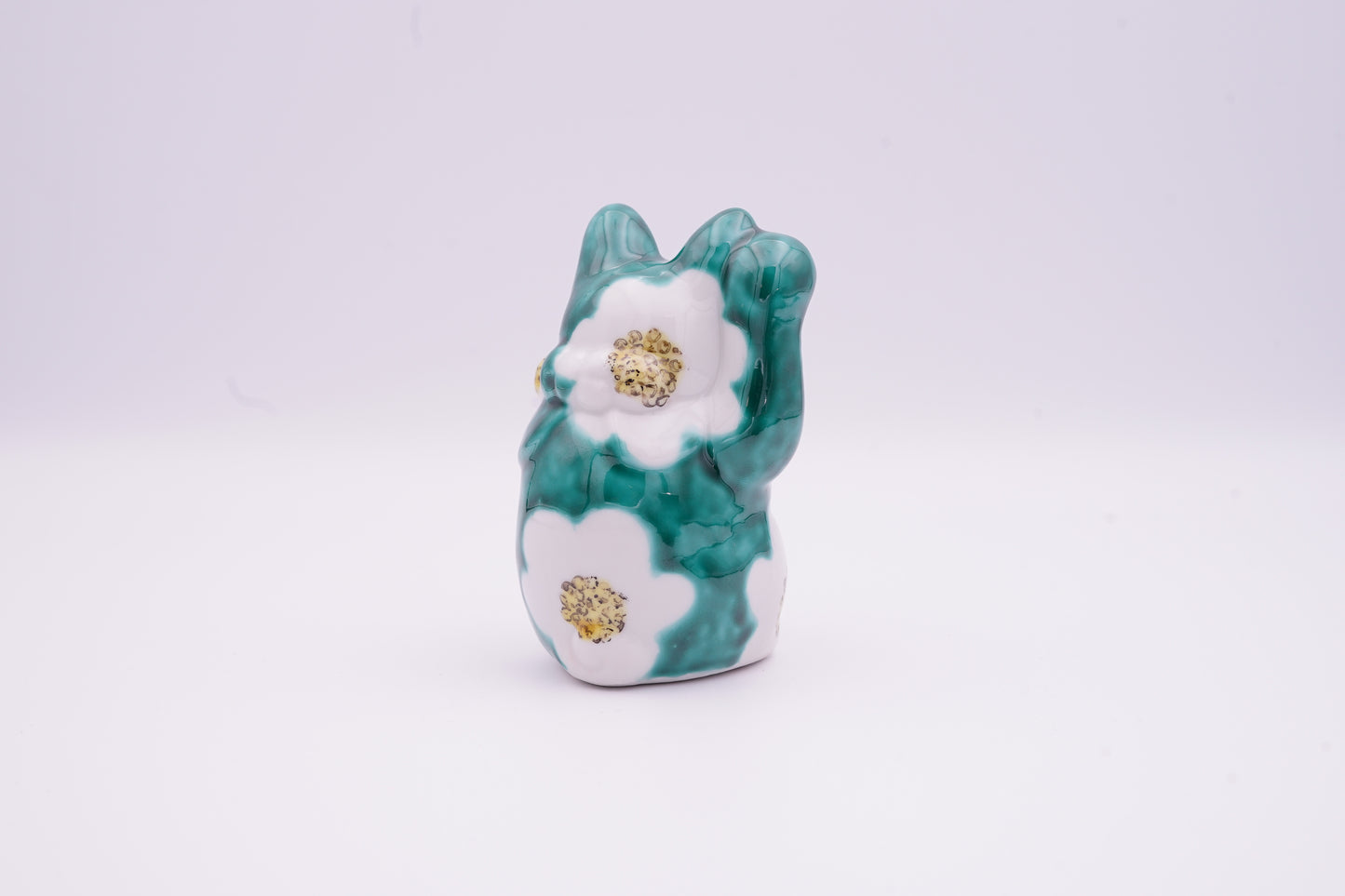 【侘月別注】九谷焼 招き猫 "乾山椿文(右手)" | Kutani Ware Maneki-Neko "Kenzan Camellia(right hand)"