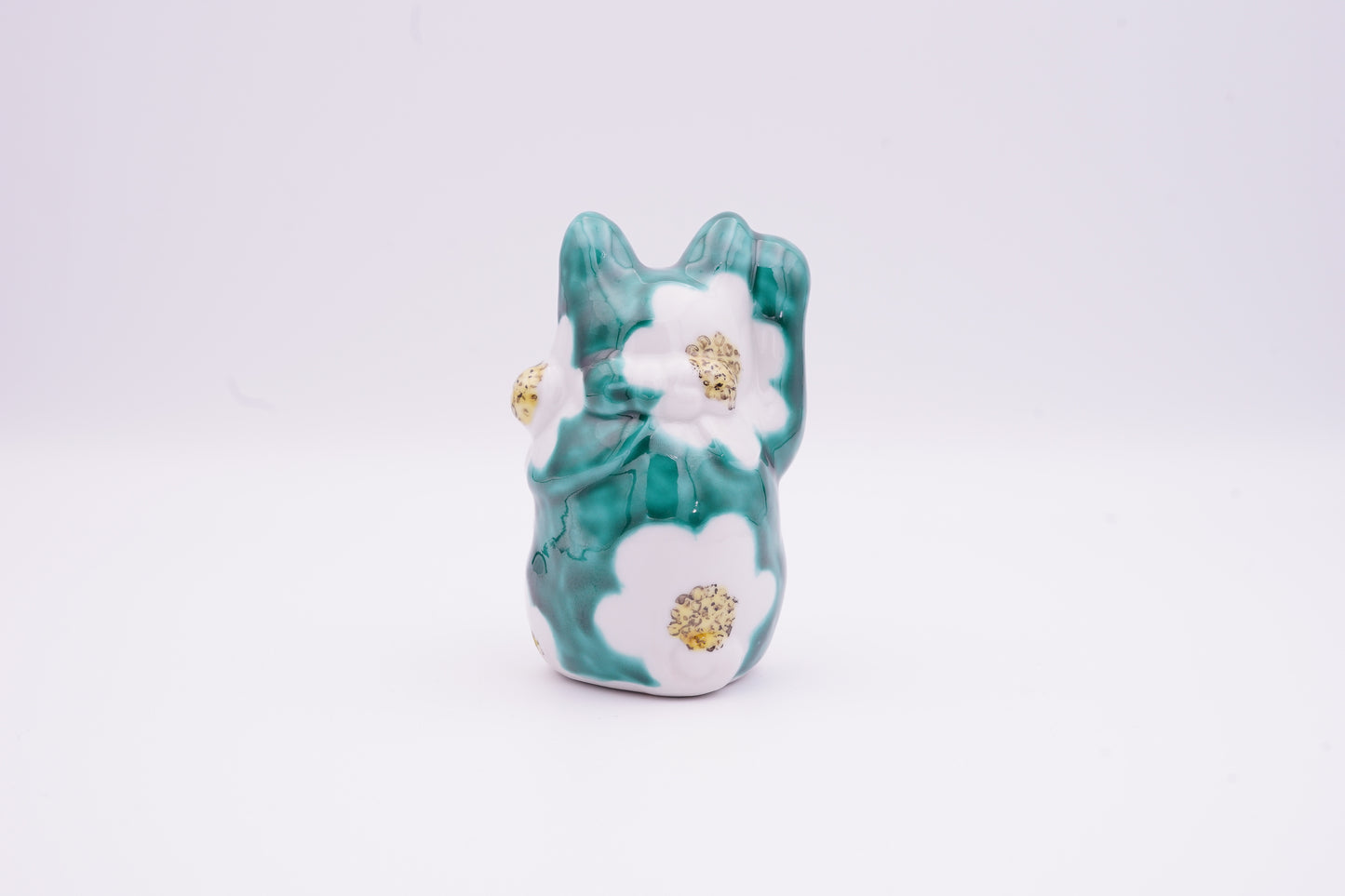 【侘月別注】九谷焼 招き猫 "乾山椿文(右手)" | Kutani Ware Maneki-Neko "Kenzan Camellia(right hand)"
