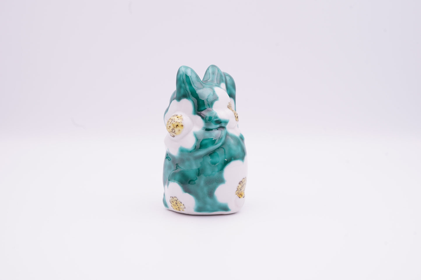 【侘月別注】九谷焼 招き猫 "乾山椿文(右手)" | Kutani Ware Maneki-Neko "Kenzan Camellia(right hand)"