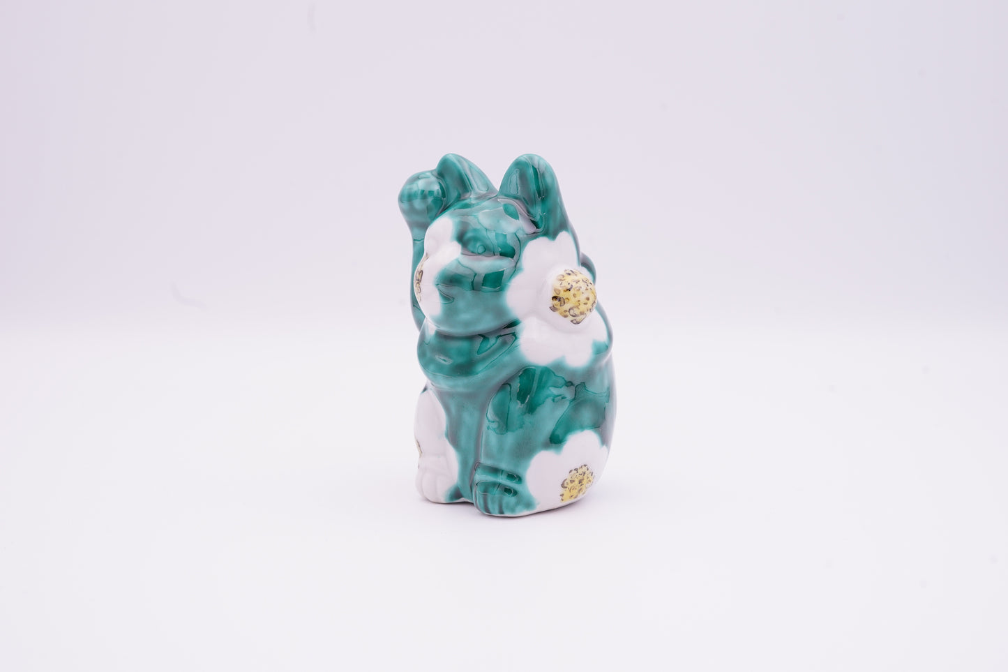 【侘月別注】九谷焼 招き猫 "乾山椿文(右手)" | Kutani Ware Maneki-Neko "Kenzan Camellia(right hand)"