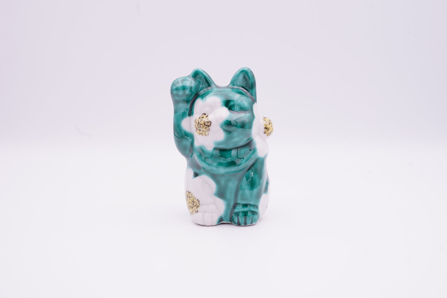 【侘月別注】九谷焼 招き猫 "乾山椿文(右手)" | Kutani Ware Maneki-Neko "Kenzan Camellia(right hand)"