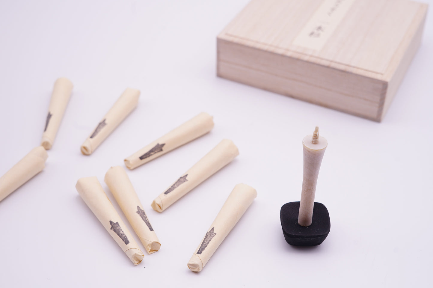 和ろうそく一本杉 桐箱(9本+こま燭台小付き) | "Wa Rosoku Ipponsugi" Japanese Haze Candle ( 9pieces with Nambutetsu candlestick)