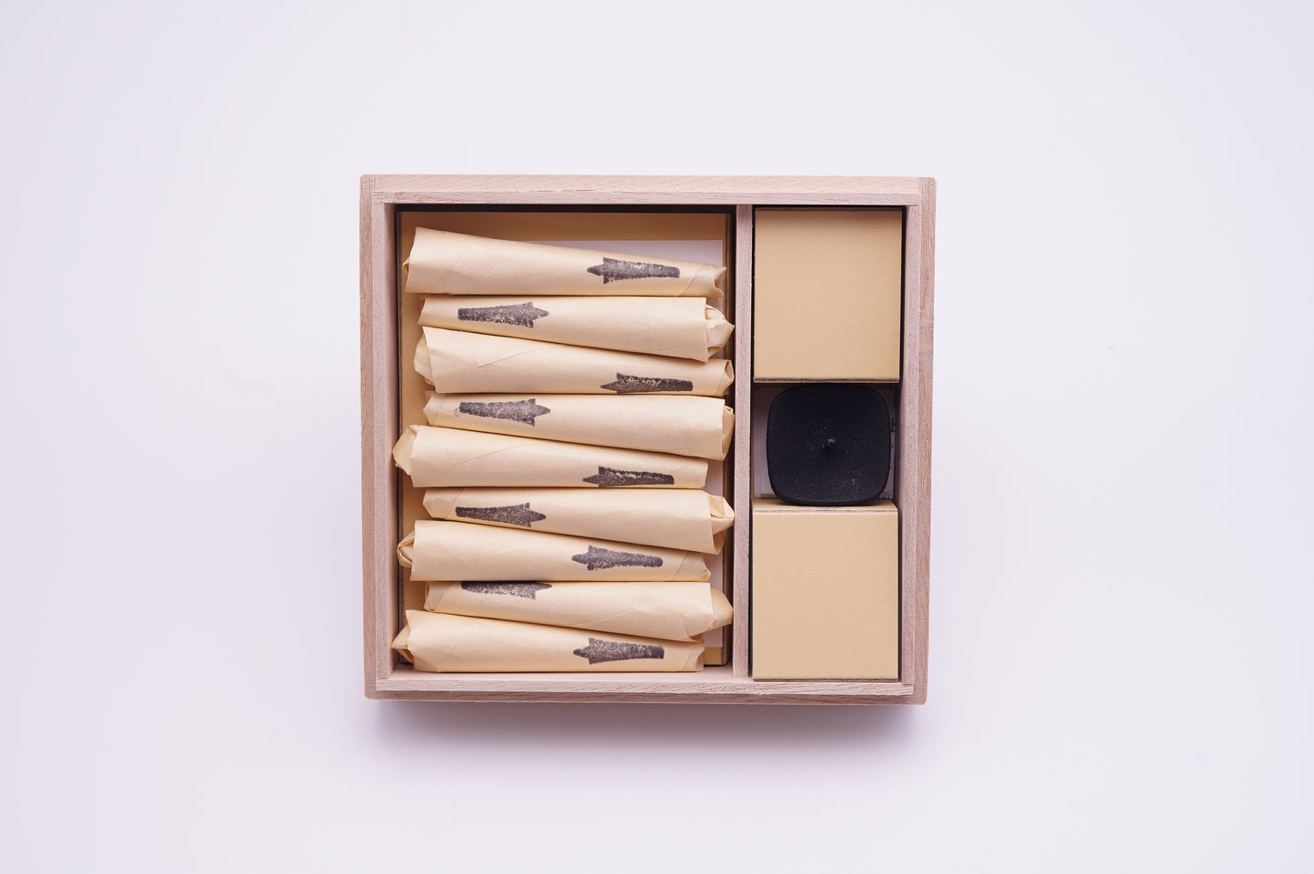 和ろうそく一本杉 桐箱(9本+こま燭台小付き) | "Wa Rosoku Ipponsugi" Japanese Haze Candle ( 9pieces with Nambutetsu candlestick)
