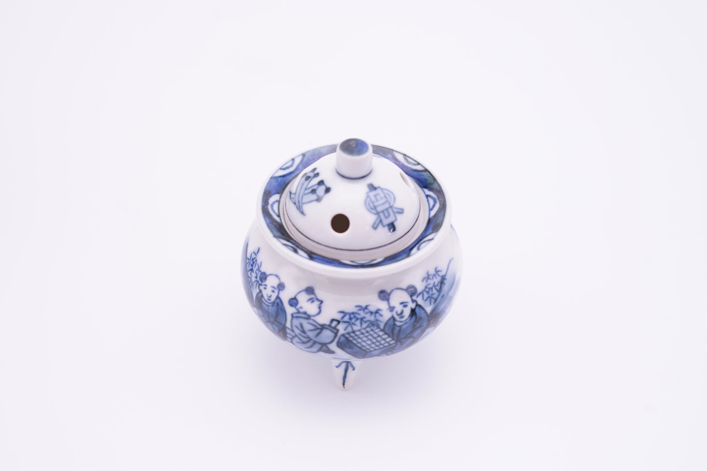 九谷焼　豆香炉　染付唐子（木箱付き) | Kutani Ware Small Incense Burner "Sometsuke Boys dressed in ancient Chinese clothes" (with a wooden box)