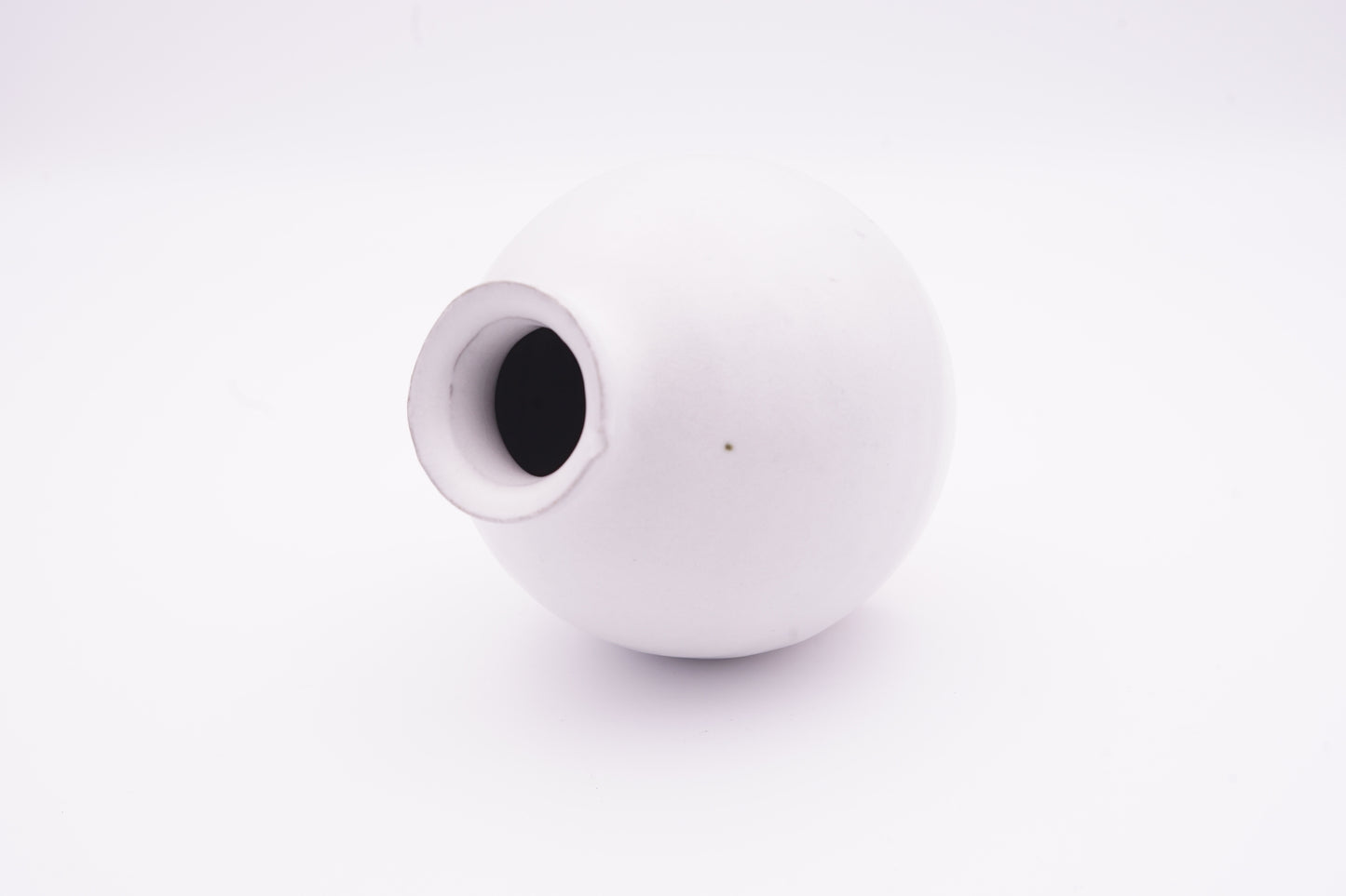 越前焼　粉引片口小壺（徳利）　 | Echizen Ware "White slip Katakuchi Small Jar Tokkuri Sake Bottle"