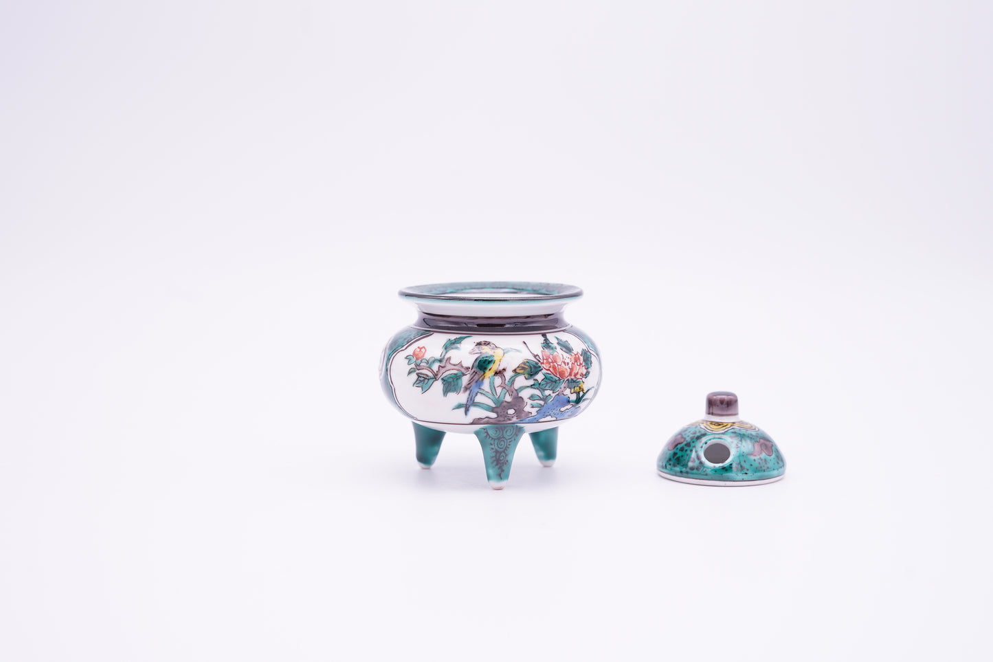 九谷焼　豆香炉　古九谷花鳥（木箱付き) | Kutani Ware Small Incense Burner "Kokutani Kacho style " (with a wooden box)
