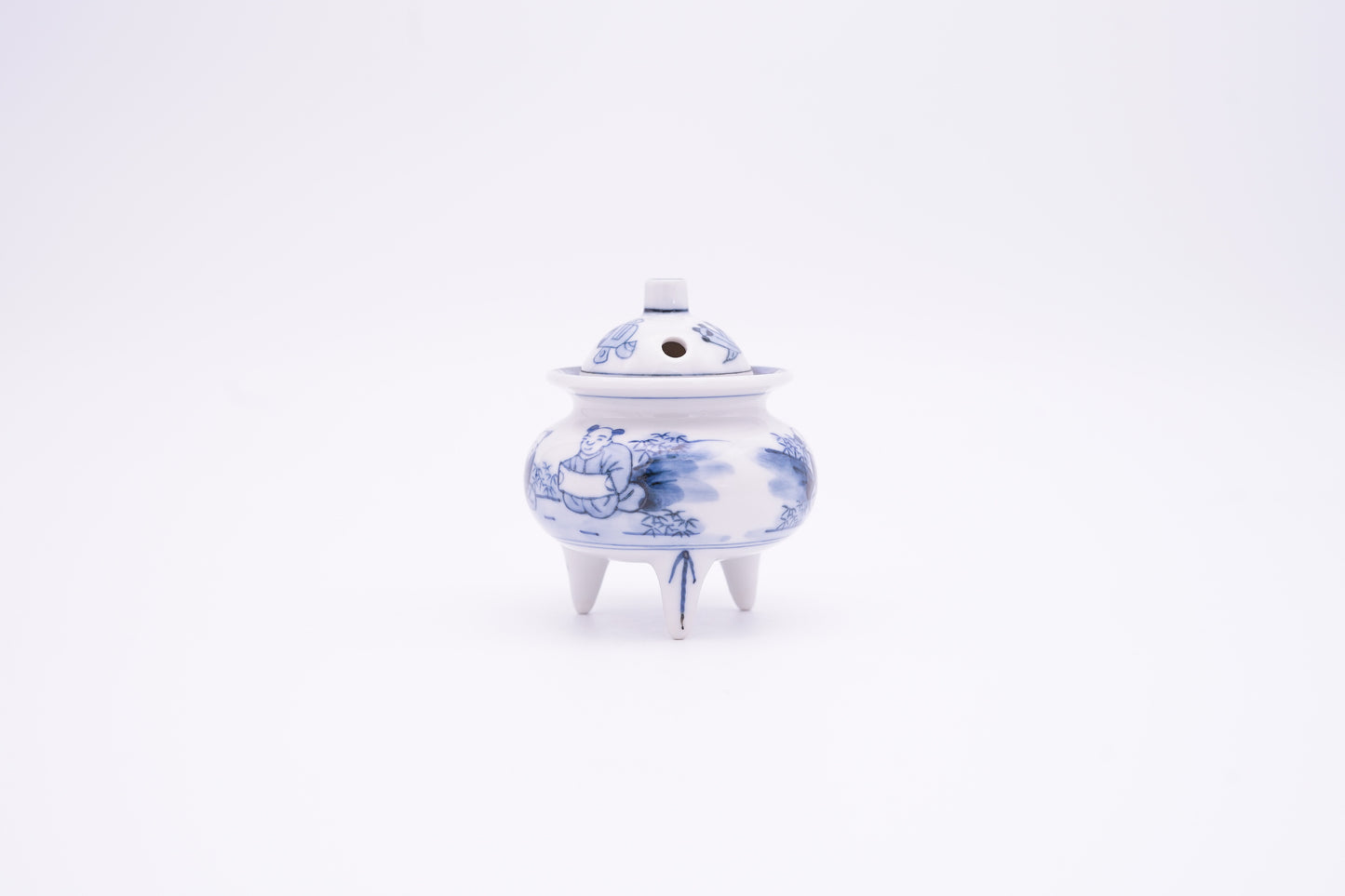 九谷焼　豆香炉　染付唐子（木箱付き) | Kutani Ware Small Incense Burner "Sometsuke Boys dressed in ancient Chinese clothes" (with a wooden box)