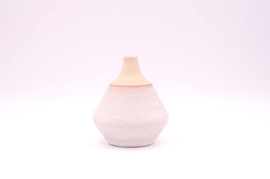 越前焼　雪釉そろばんの目一輪挿｜Echizen Ware "Snow White Glazed Abacus Bud Vase"