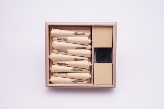 和ろうそく一本杉　桐箱（９本＋こま燭台小付き） | "Wa Rosoku Ipponsugi" Japanese Haze Candle ( 9pieces with Nambutetsu candlestick)