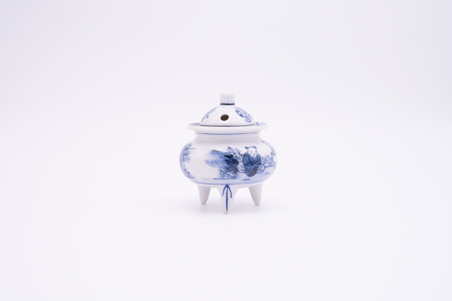 九谷焼　豆香炉　染付唐子（木箱付き) | Kutani Ware Small Incense Burner "Sometsuke Boys dressed in ancient Chinese clothes" (with a wooden box)