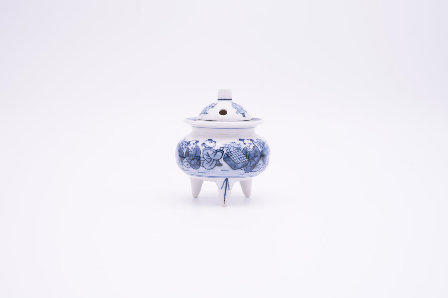 九谷焼　豆香炉　染付唐子（木箱付き) | Kutani Ware Small Incense Burner "Sometsuke Boys dressed in ancient Chinese clothes" (with a wooden box)