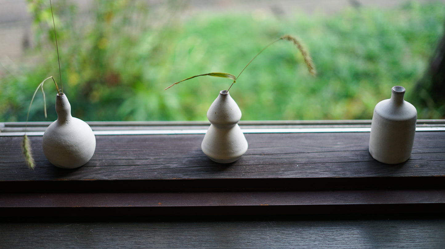 越前焼　雪釉一輪挿｜Echizen Ware "Snow White Glazed Bud Vase"