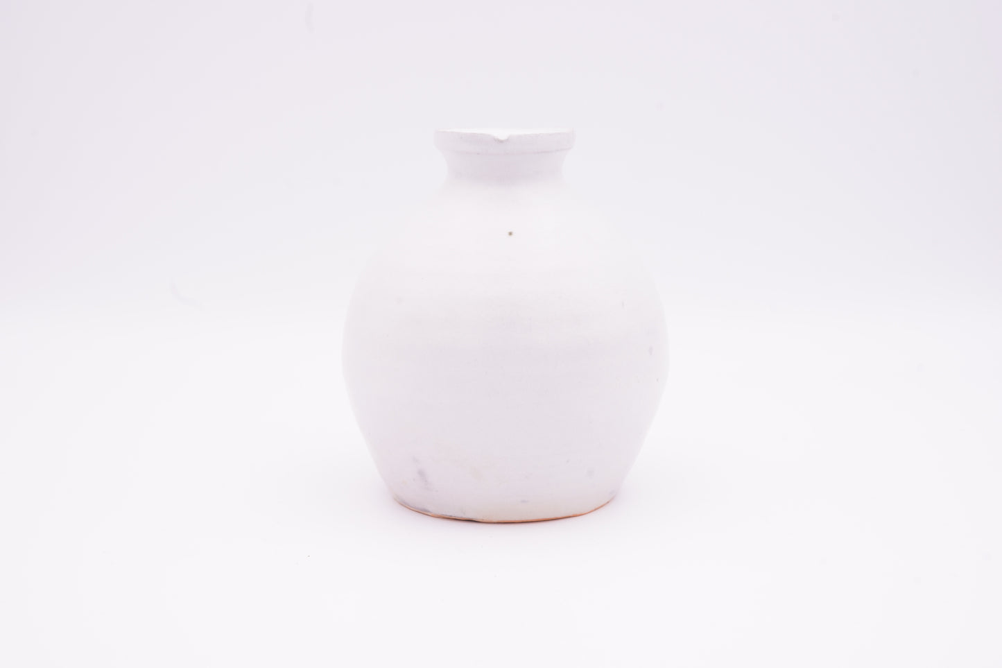 越前焼　粉引片口小壺（徳利）　 | Echizen Ware "White slip Katakuchi Small Jar Tokkuri Sake Bottle"