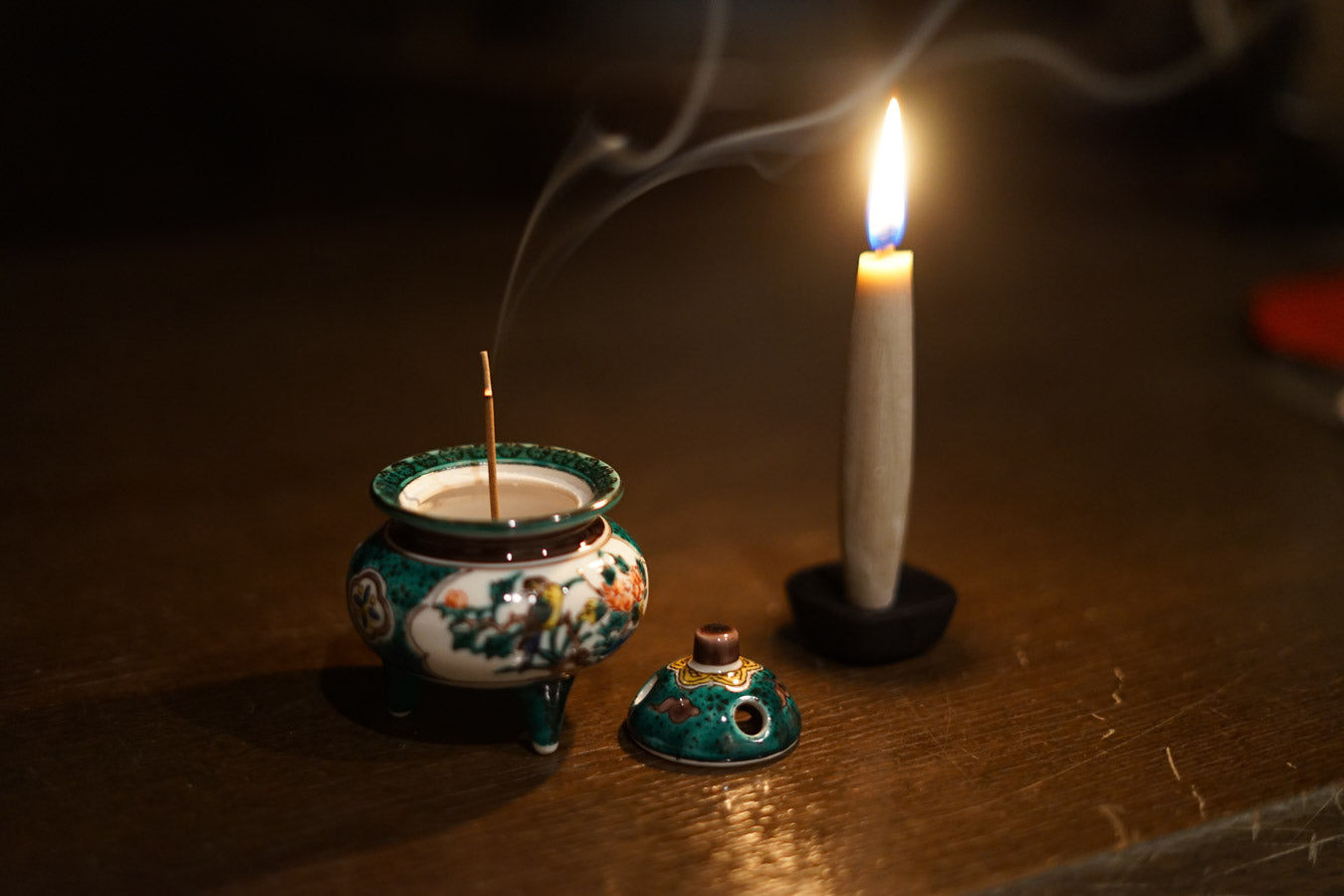 九谷焼　豆香炉　古九谷花鳥（木箱付き) | Kutani Ware Small Incense Burner "Kokutani Kacho style " (with a wooden box)